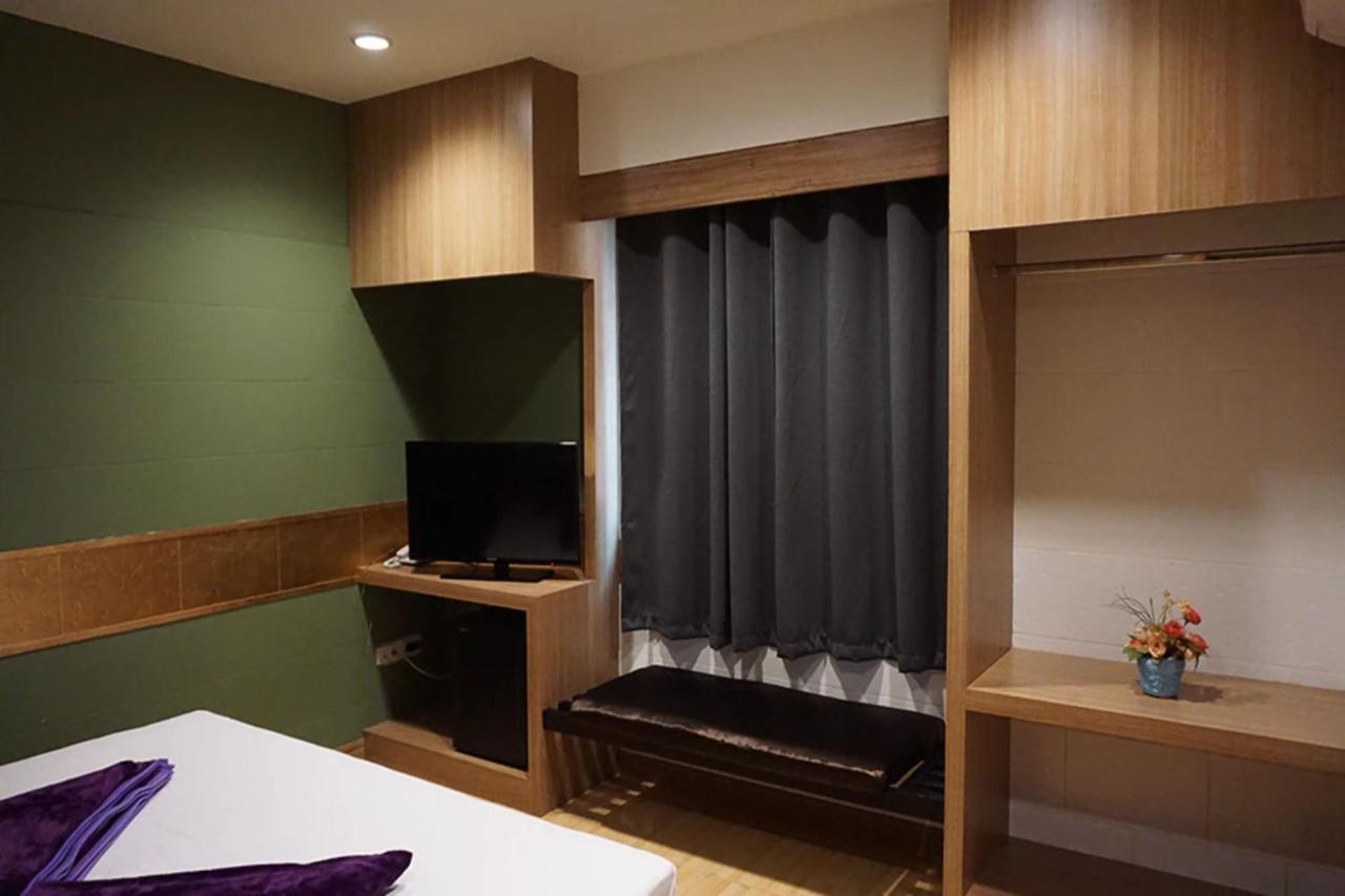 Kaya Place Bangkok Exterior photo